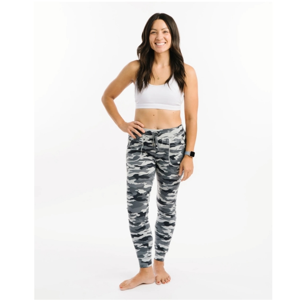 GUC zyia large grey camo unwind joggers